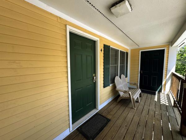 32 Pond Street