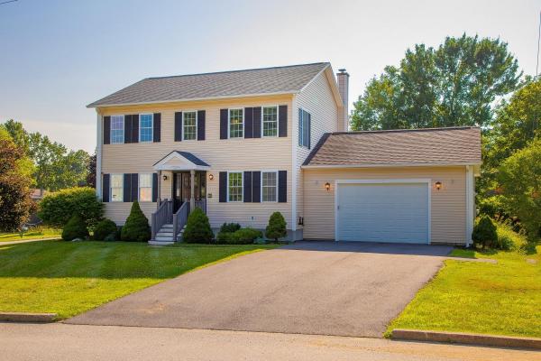 40 Moonbrook Drive